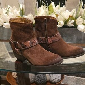 ARTISAN Boots